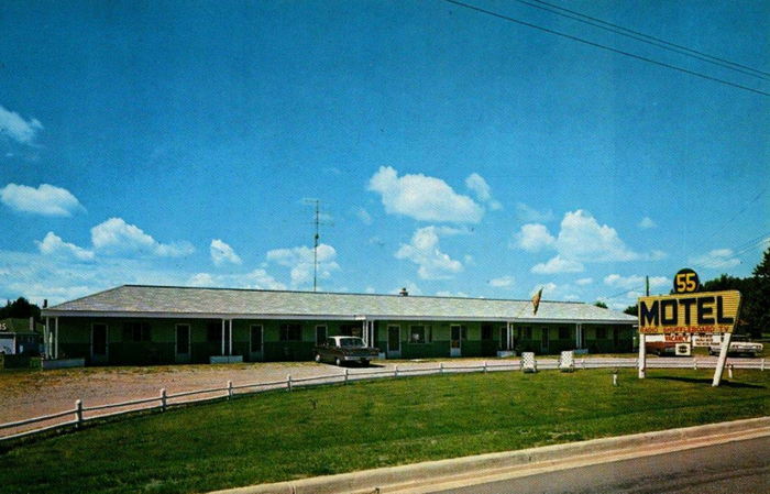 M-55 Motel - Postcard Photo (newer photo)